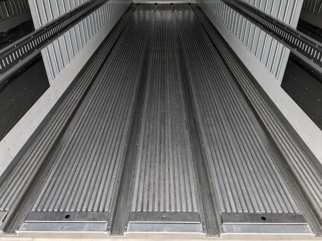 日野 プロフィア 2DG-FW1AHG(8x4)の写真12