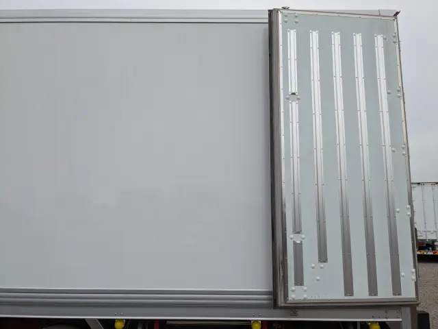 日野 プロフィア 2DG-FW1AHG(8x4)の写真21