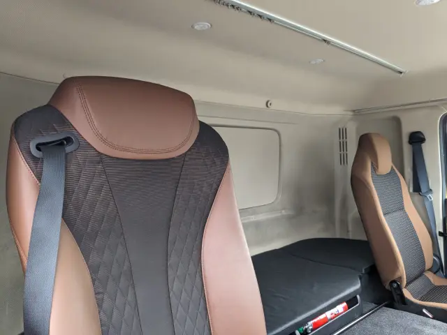 日野 プロフィア 2DG-FW1AHG(8x4)の写真39