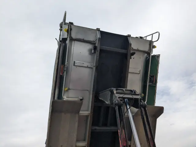 三菱 スーパーグレート QKG-FV60VX(6x4)の写真28