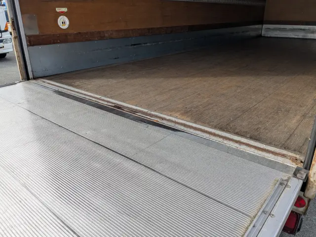 いすゞ フォワード TKG-FRR90S2(2WD)の写真27