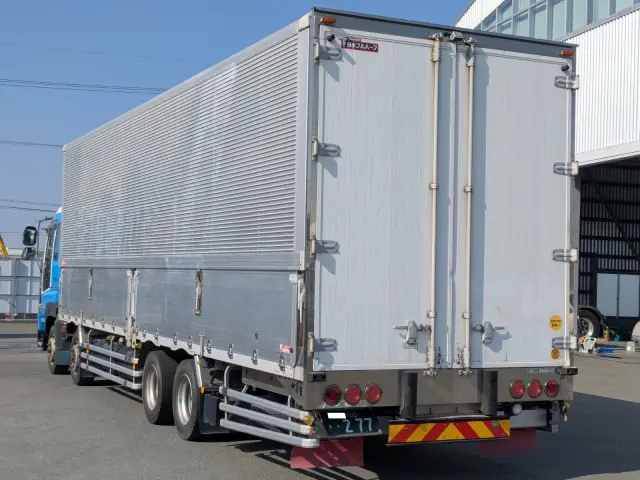いすゞ ギガ LKG-CYJ77A(8x4)の写真4