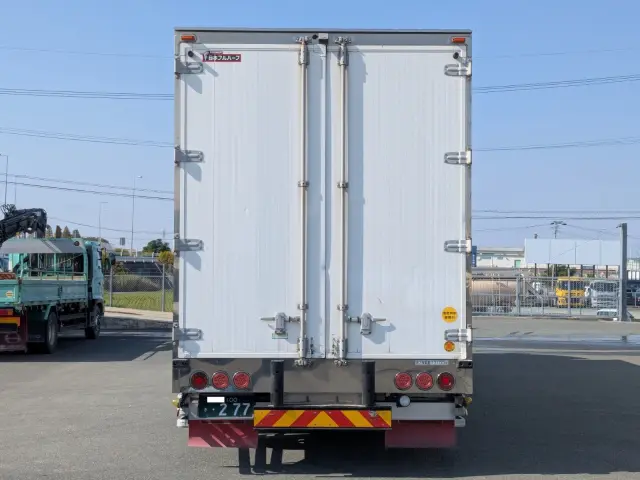 いすゞ ギガ LKG-CYJ77A(8x4)の写真8