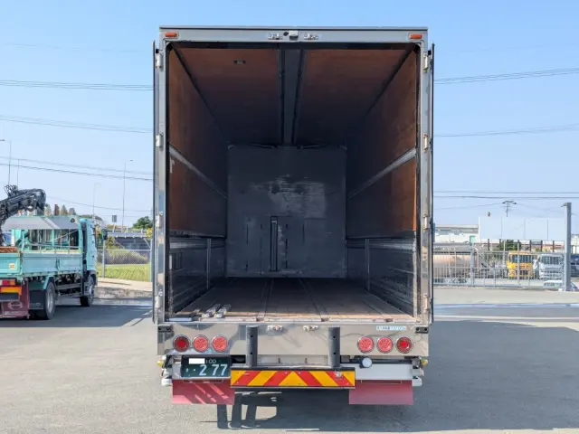 いすゞ ギガ LKG-CYJ77A(8x4)の写真9