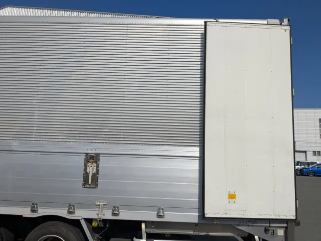 いすゞ ギガ LKG-CYJ77A(8x4)の写真11