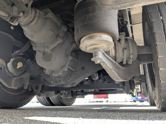 いすゞ ギガ LKG-CYJ77A(8x4)の写真13