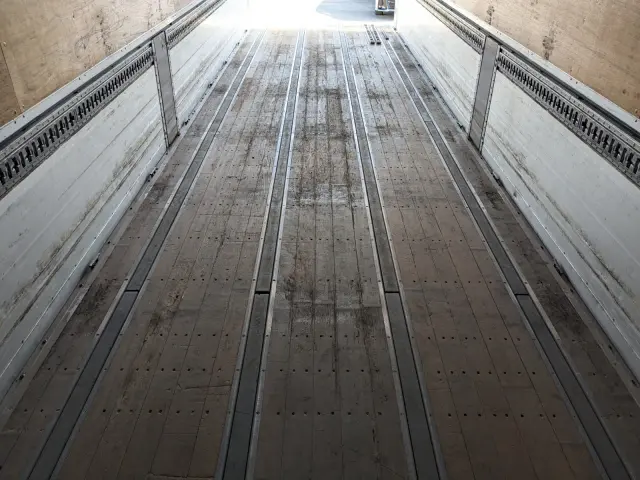 いすゞ ギガ LKG-CYJ77A(8x4)の写真25