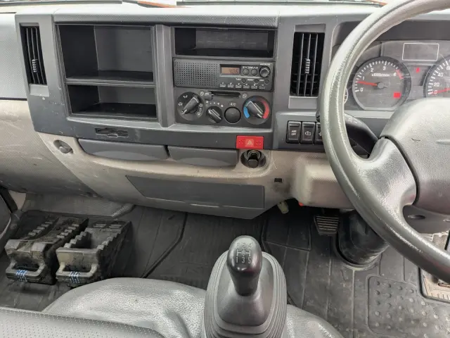 いすゞ エルフ SKG-NJR85A(2WD)の写真24