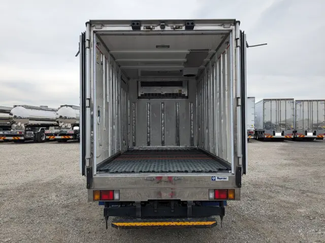 いすゞ エルフ TPG-NMR85AN(2WD)の写真9