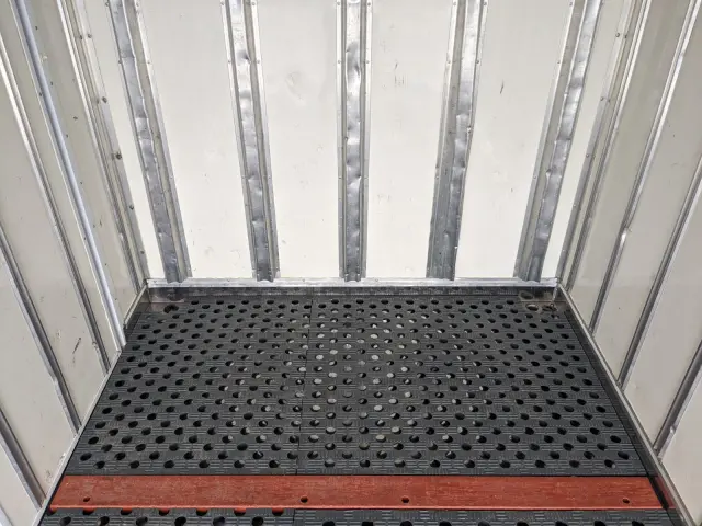 いすゞ エルフ TPG-NMR85AN(2WD)の写真15