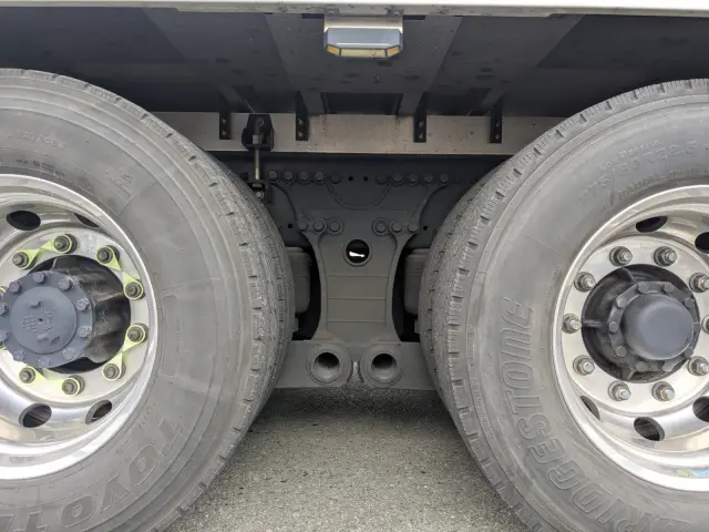 日野 プロフィア 2DG-FR1AHC(6x2)の写真12