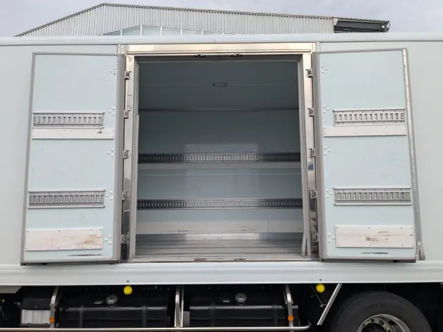 日野 プロフィア 2DG-FR1AHC(6x2)の写真16