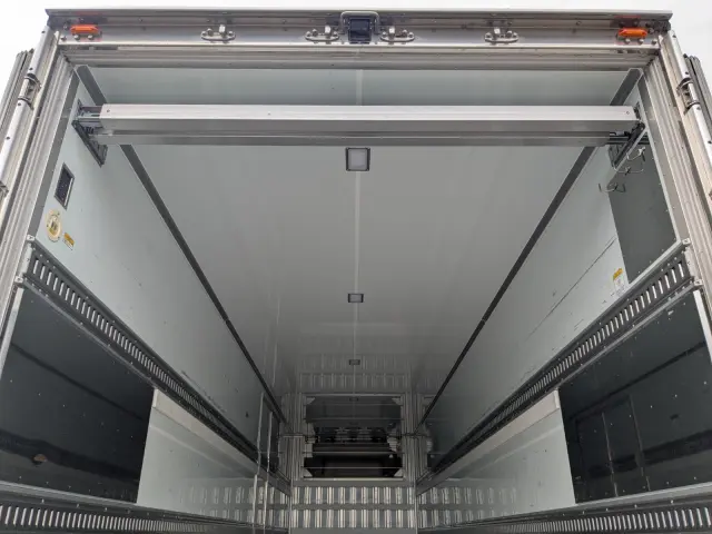 日野 プロフィア 2DG-FR1AHC(6x2)の写真22