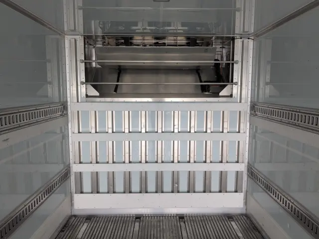 日野 プロフィア 2DG-FR1AHC(6x2)の写真24