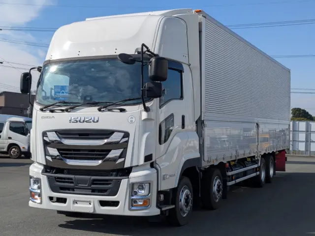 いすゞ ギガ 2PG-CYJ77C(8x4)の写真1