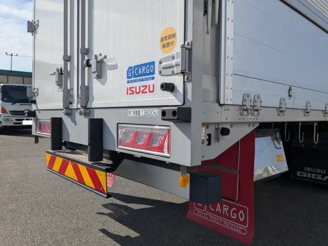 いすゞ ギガ 2PG-CYJ77C(8x4)の写真7