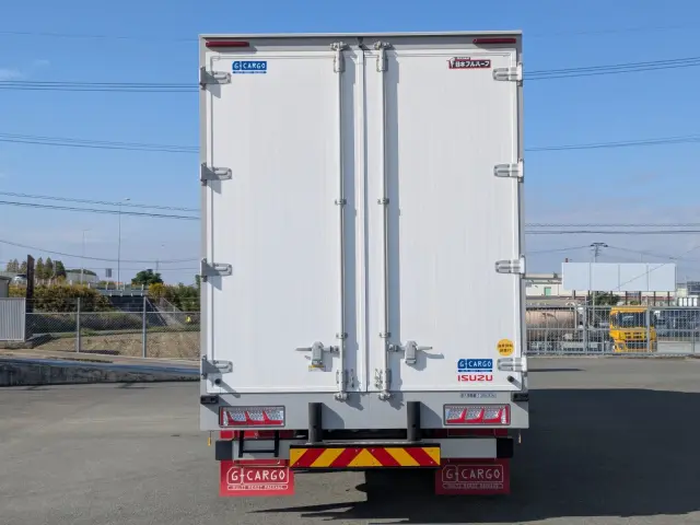 いすゞ ギガ 2PG-CYJ77C(8x4)の写真8