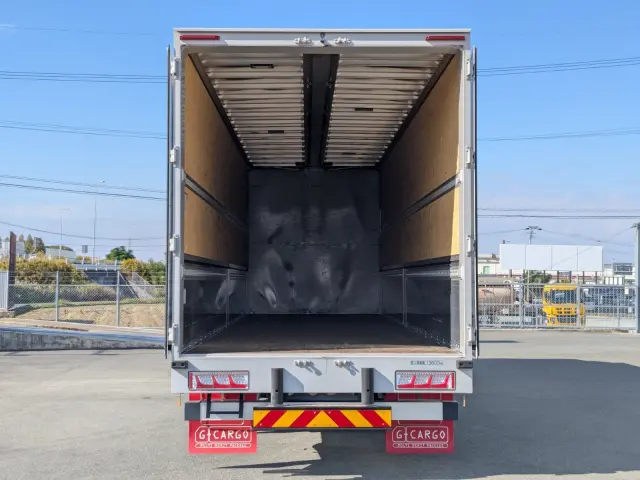 いすゞ ギガ 2PG-CYJ77C(8x4)の写真9