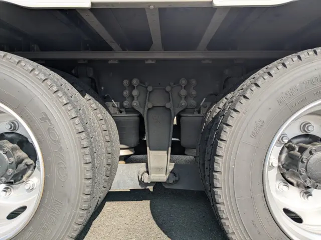 いすゞ ギガ 2PG-CYJ77C(8x4)の写真12