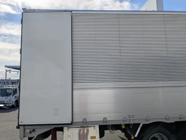 いすゞ ギガ 2PG-CYJ77C(8x4)の写真15