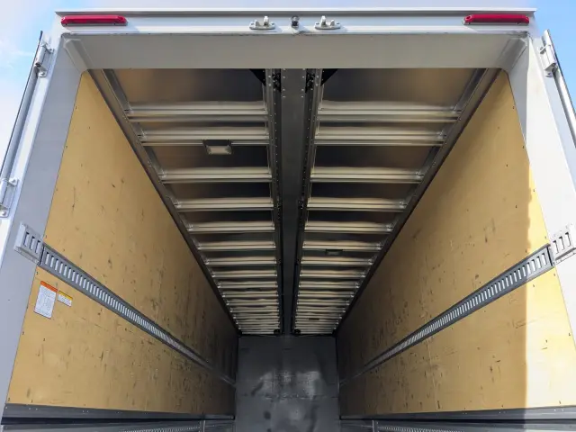 いすゞ ギガ 2PG-CYJ77C(8x4)の写真20