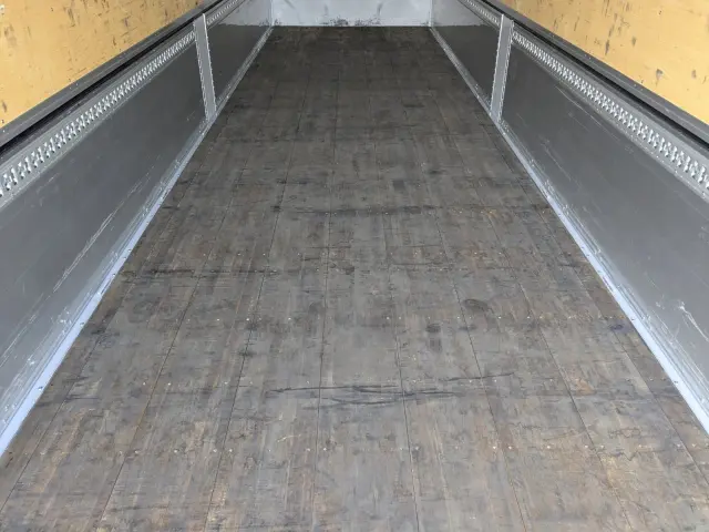 いすゞ ギガ 2PG-CYJ77C(8x4)の写真21