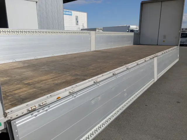 いすゞ ギガ 2PG-CYJ77C(8x4)の写真31