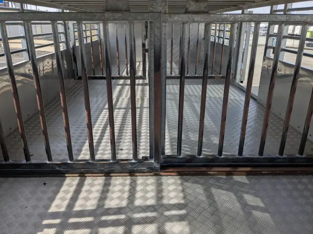 日野 レンジャー LDG-FG8JMAA(2WD)の写真19