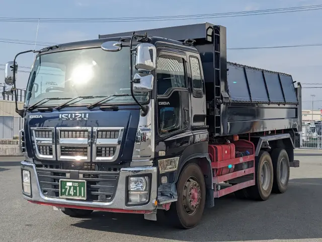 いすゞ ギガ QKG-CXZ77AT(6x4)の写真1