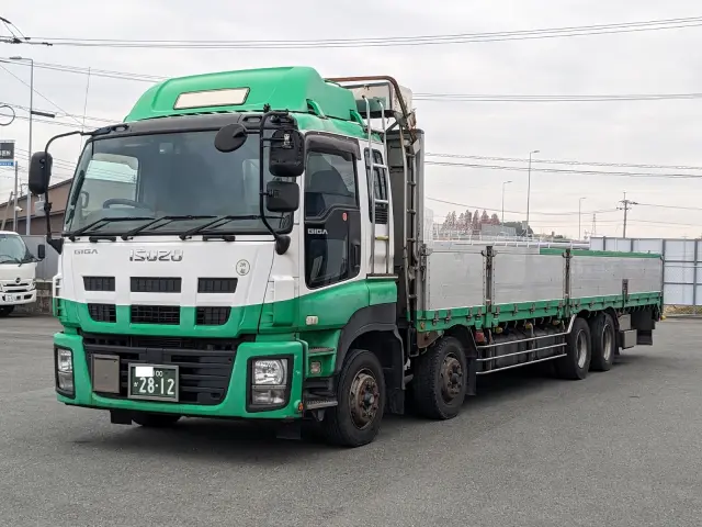 いすゞ ギガ QKG-CYJ77A(8x4)の写真1