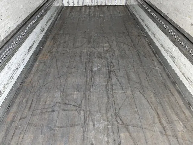 いすゞ フォワード 2PG-FRR90T2(2WD)の写真21