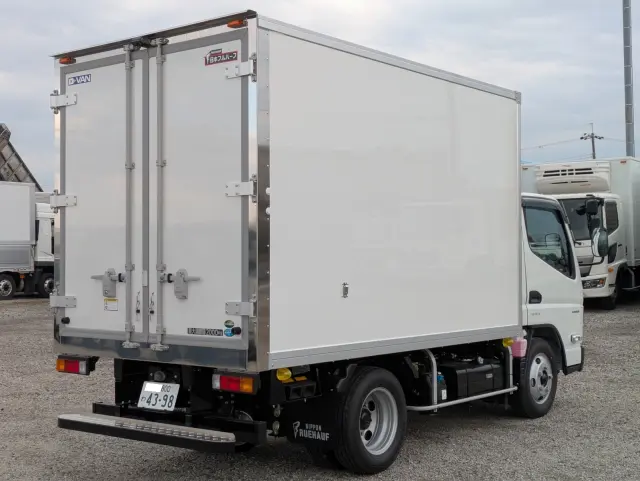 三菱 キャンター 2RG-FBAV0(2WD)の写真9