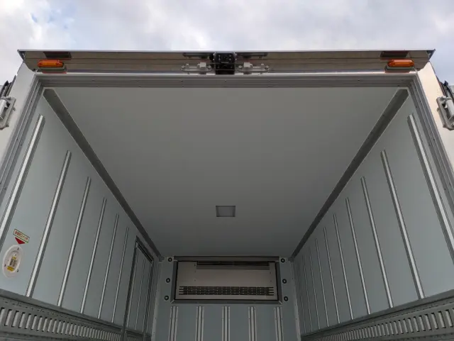 三菱 キャンター 2RG-FBAV0(2WD)の写真13