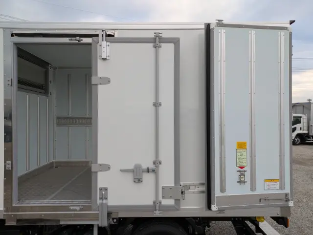 三菱 キャンター 2RG-FBAV0(2WD)の写真22