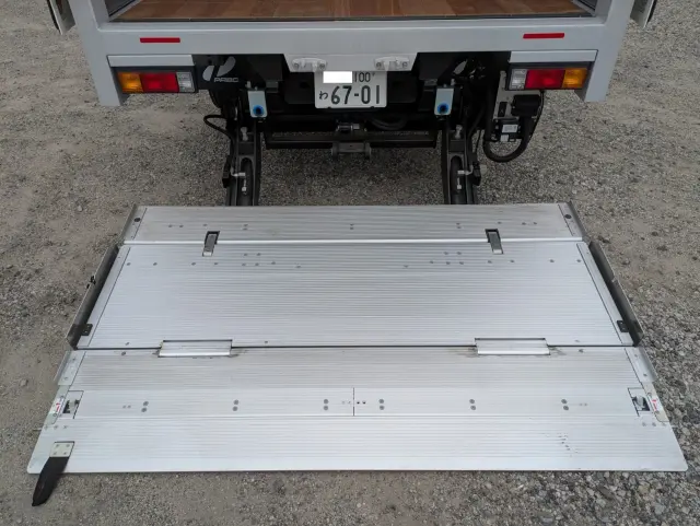 三菱 キャンター 2PG-FEB80(2WD)の写真15