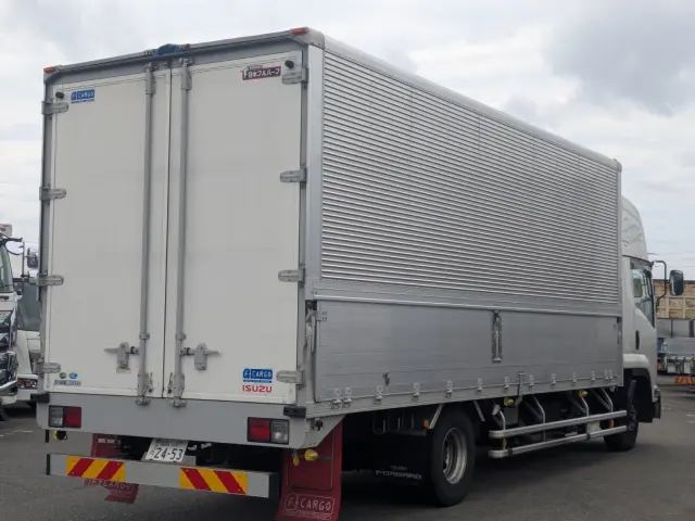 いすゞ フォワード 2RG-FRR90T2(2WD)の写真4