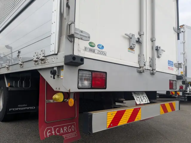 いすゞ フォワード 2RG-FRR90T2(2WD)の写真7