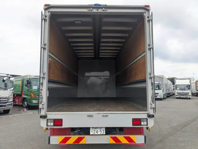 いすゞ フォワード 2RG-FRR90T2(2WD)の写真9