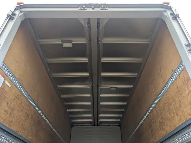 いすゞ フォワード 2RG-FRR90T2(2WD)の写真10