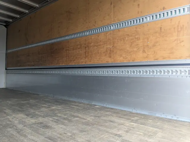 いすゞ フォワード 2RG-FRR90T2(2WD)の写真11