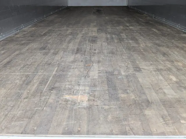 いすゞ フォワード 2RG-FRR90T2(2WD)の写真13