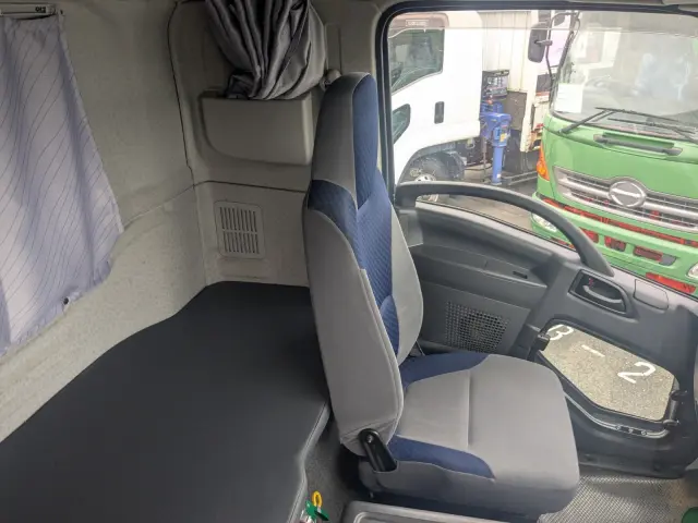 いすゞ フォワード 2RG-FRR90T2(2WD)の写真32