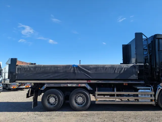 日野 プロフィア 2DG-FS1AJA(6x4)の写真26