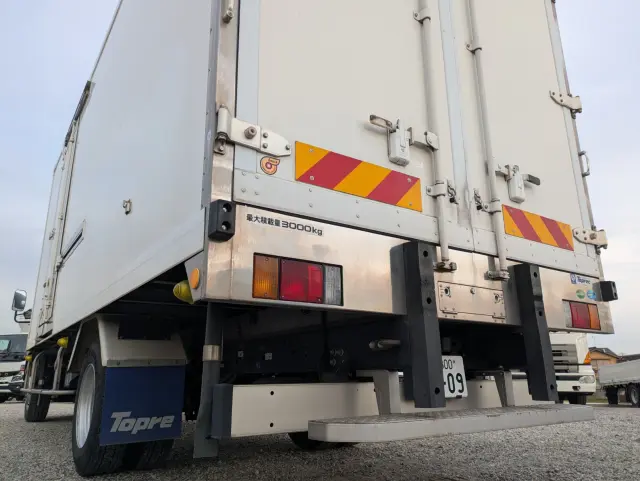 いすゞ エルフ 2RG-NPR88AN(2WD)の写真7