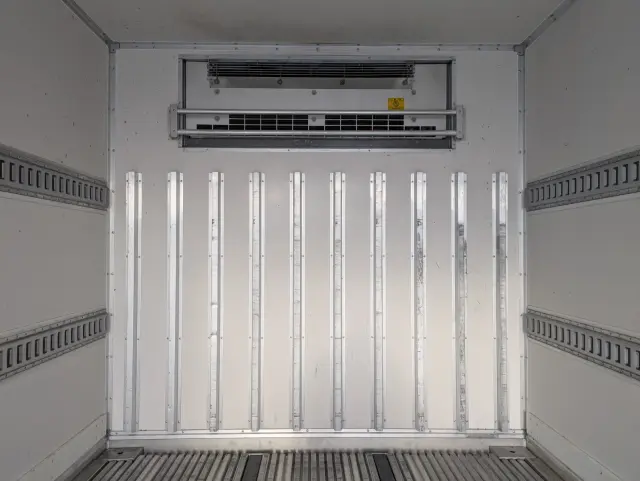 いすゞ エルフ 2RG-NPR88AN(2WD)の写真16