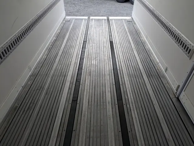 いすゞ エルフ 2RG-NPR88AN(2WD)の写真17