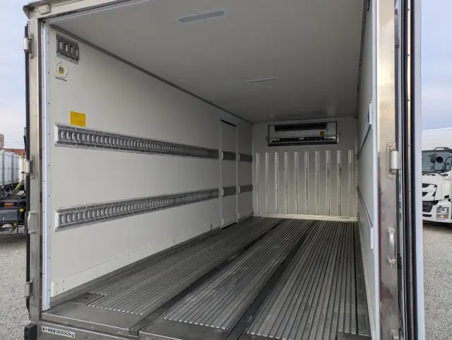 いすゞ エルフ 2RG-NPR88AN(2WD)の写真19