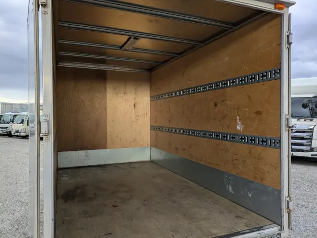 三菱 キャンター 2RG-FBA20(2WD)の写真17