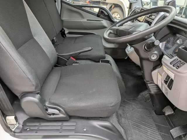 三菱 キャンター 2RG-FBA20(2WD)の写真31