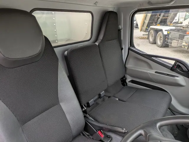 三菱 キャンター 2RG-FBA20(2WD)の写真33